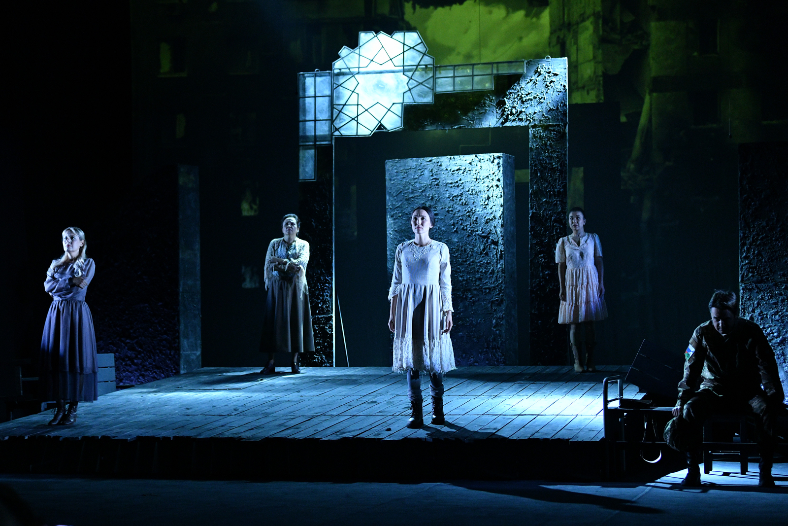 Мощное открытие сезона: спектакль «Одной жизни, видно, мало…»