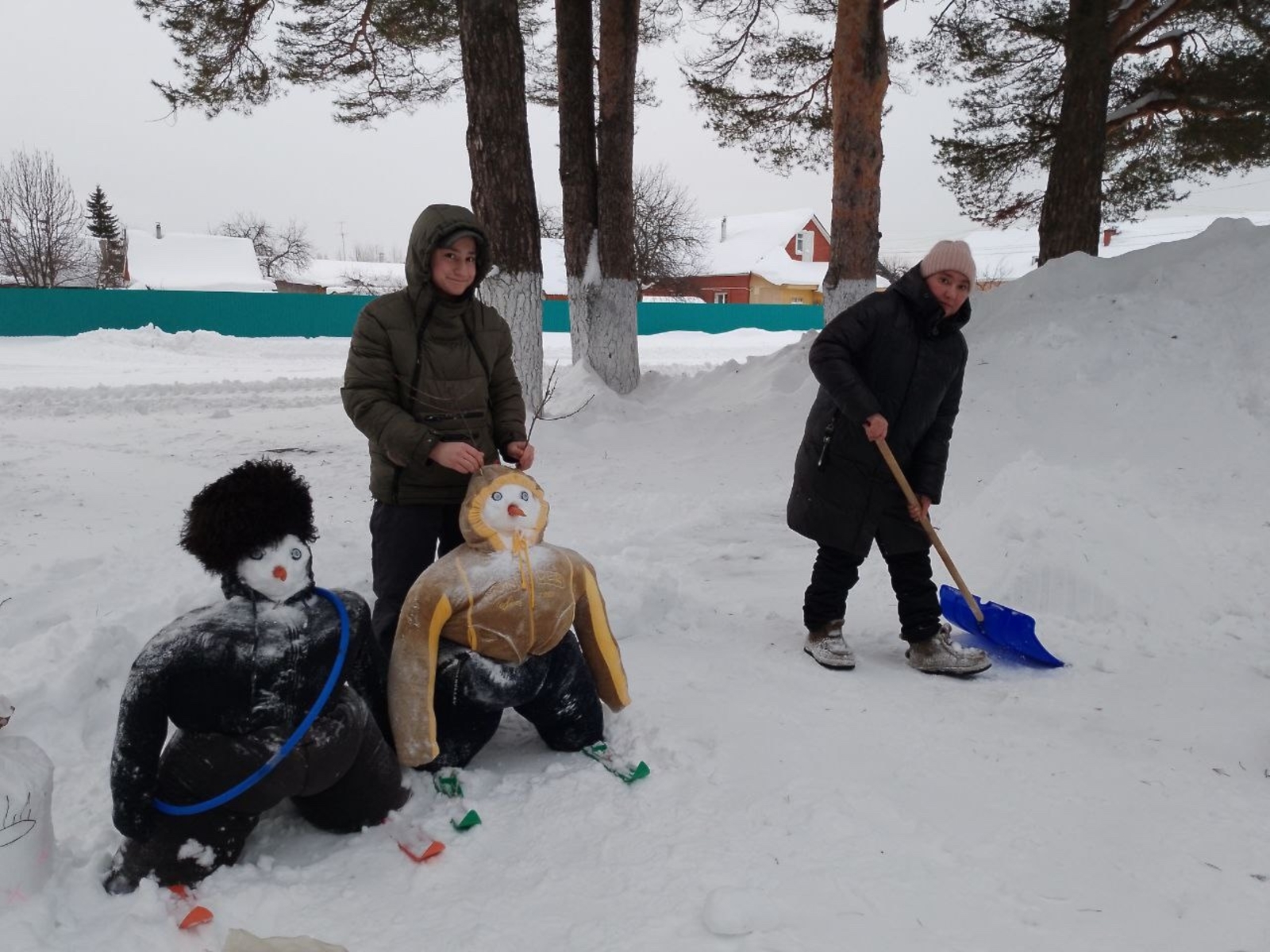 В районе состоялся конкурс "Семейный снеговик"
