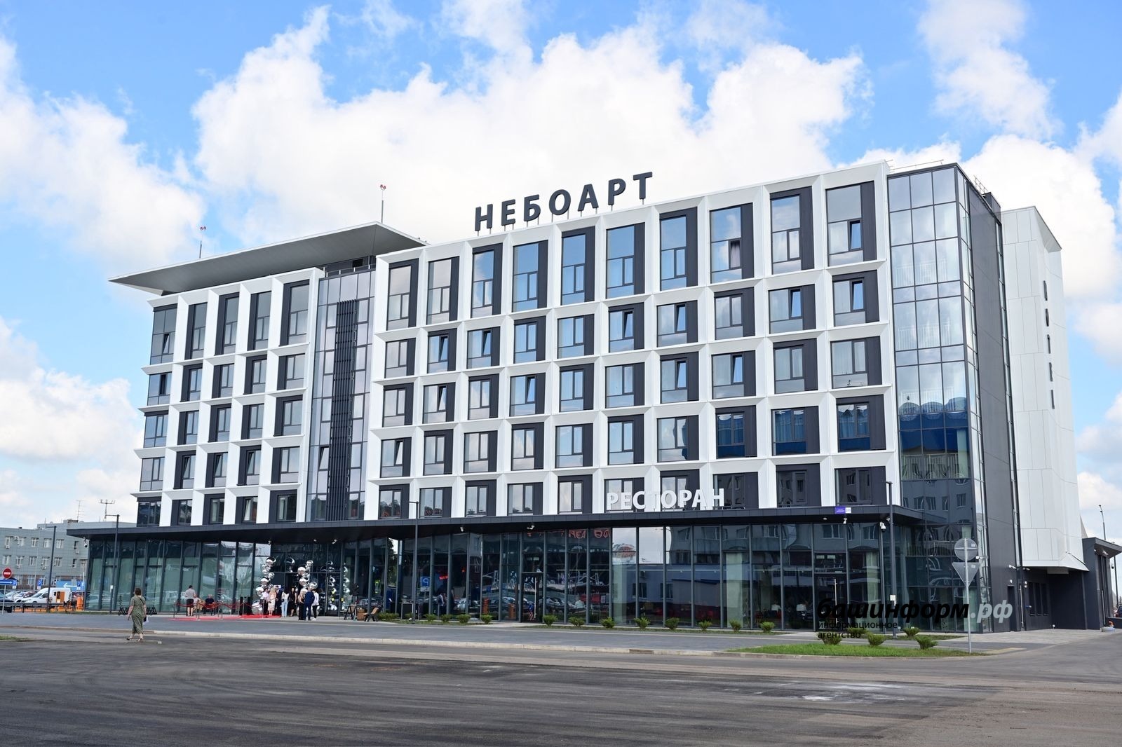Глава Башкирии принял участие в открытии отеля "Небоарт" в аэропорту "Уфа"