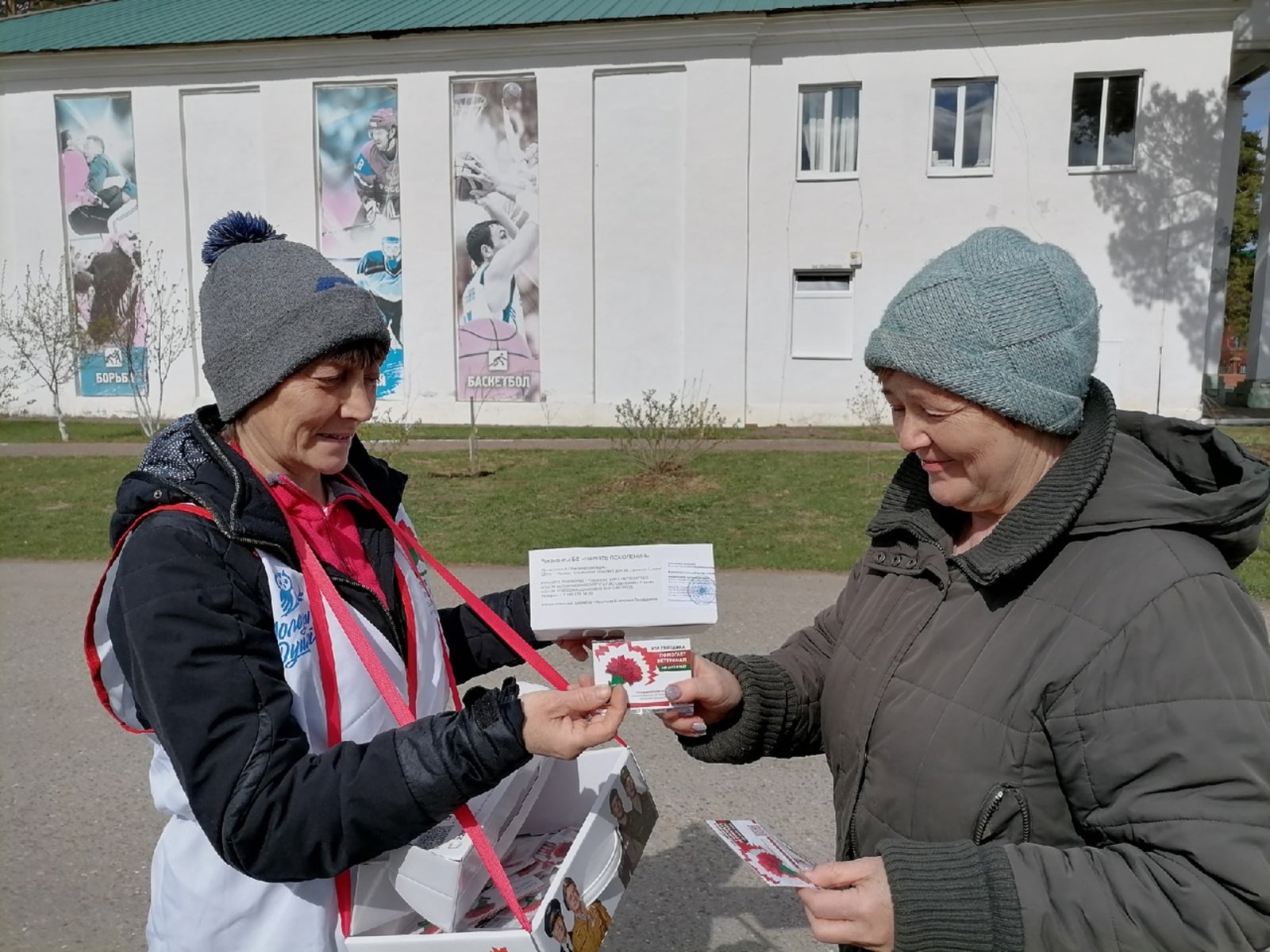 Краснокамцы присоединились к благотворительной акции "Красная гвоздика"