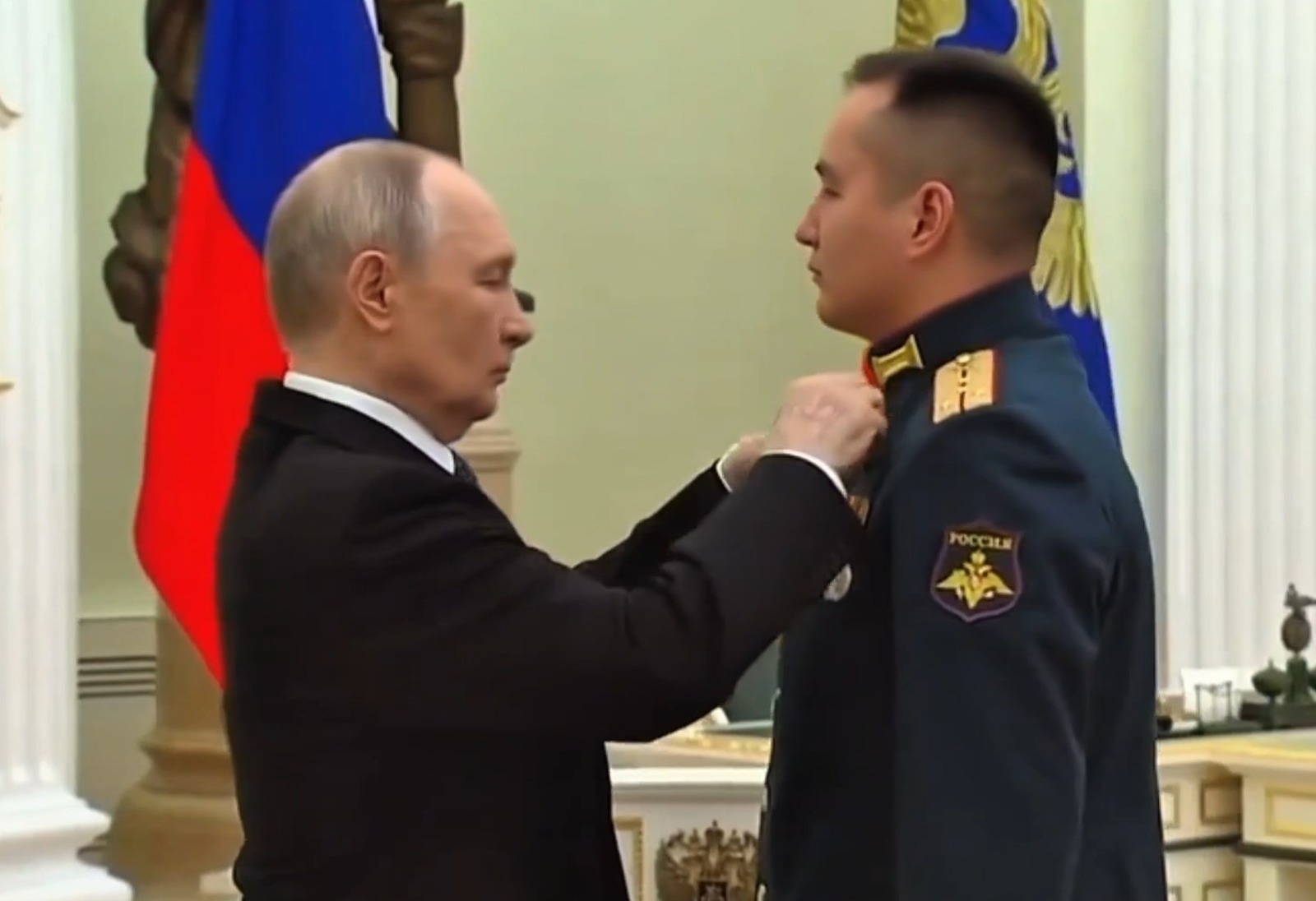 Уроженец Башкирии получил медаль Героя России из рук Владимира Путина