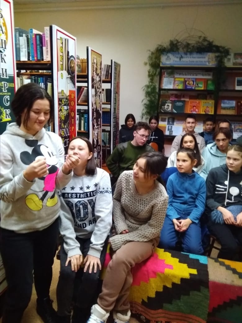 Саузбашевская библиотека совместно с домом культуры провели конкурсно-игровую программу «Учись, студент, и отдыхай»