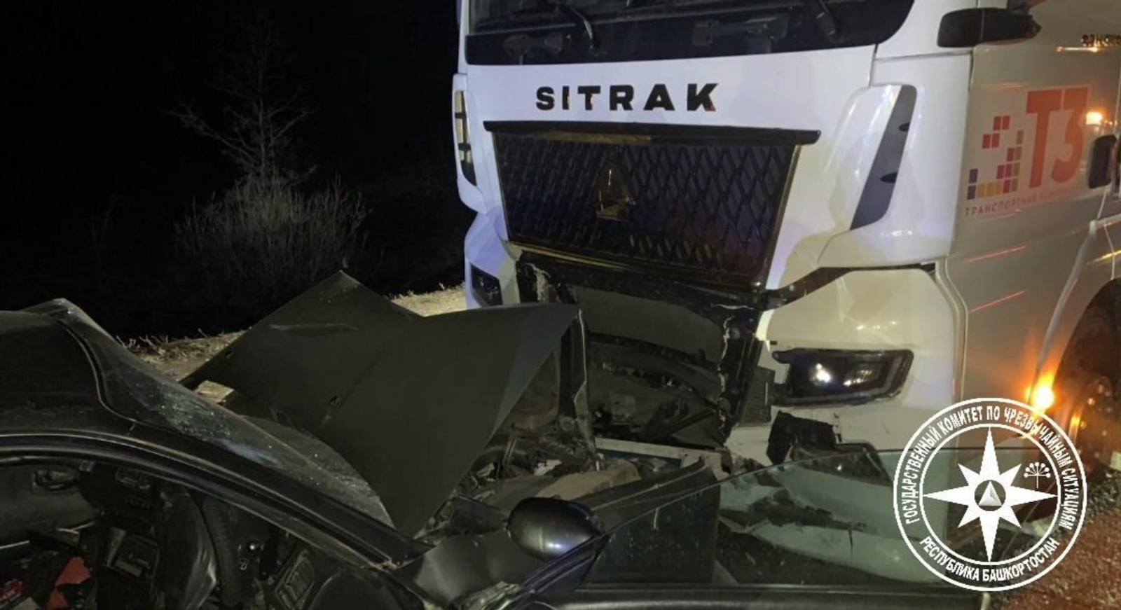 В Башкирии легковушка лоб в лоб столкнулась с фурой