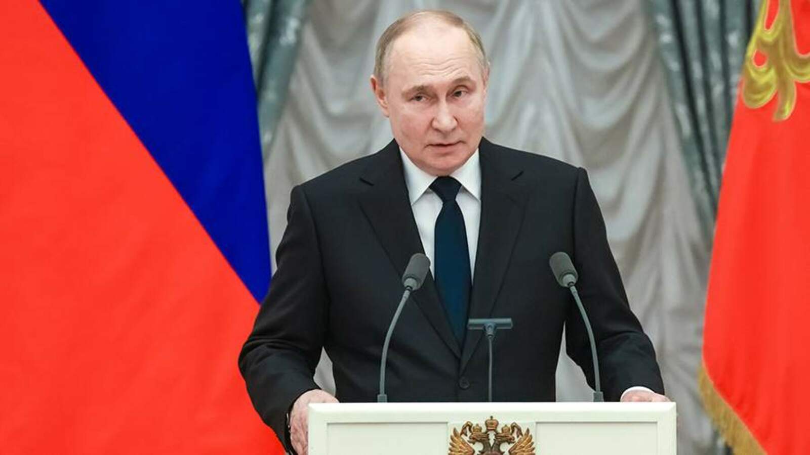 Путин поручил кабмину проработать увеличение затрат на научные исследования