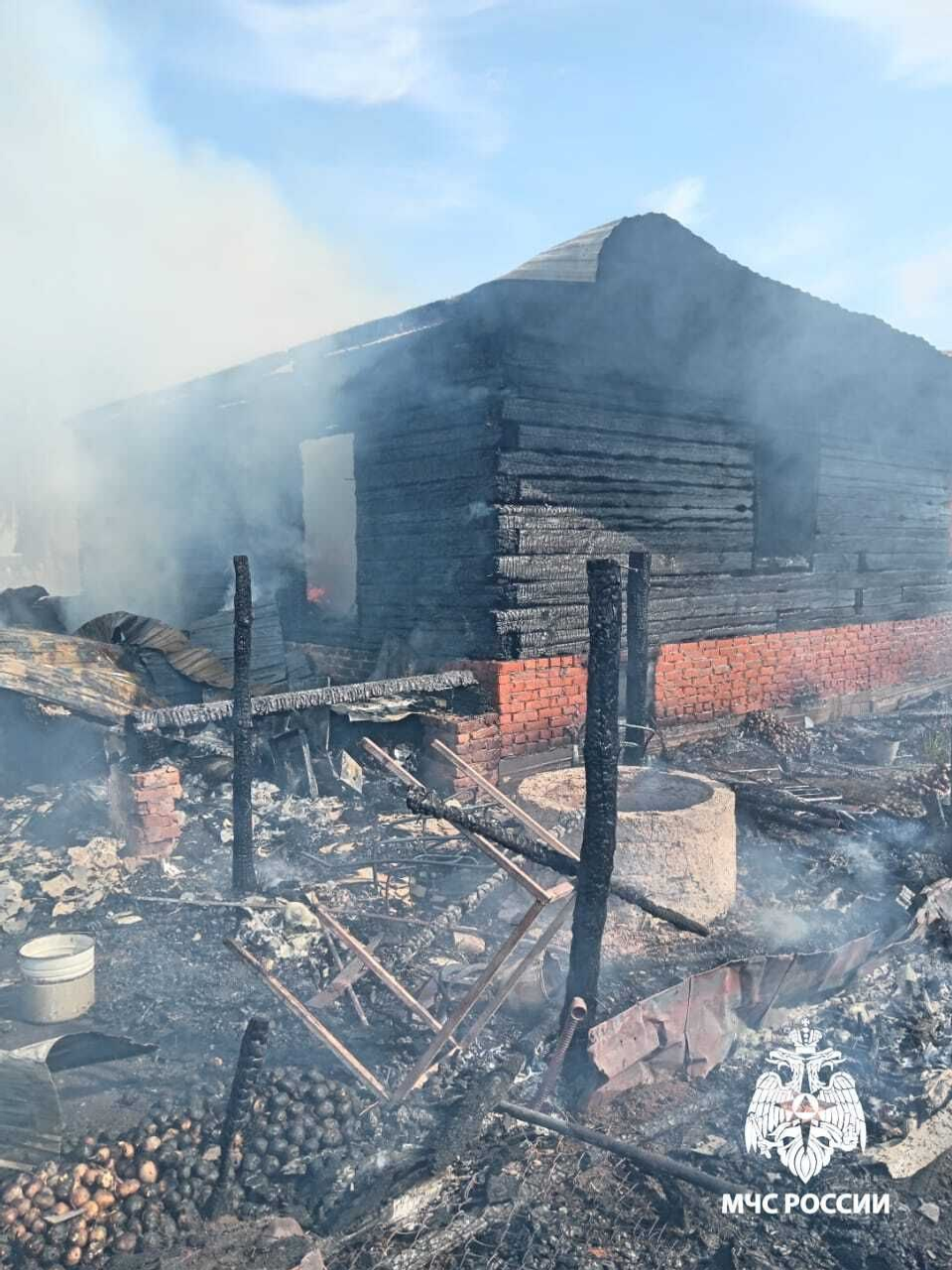 В Краснокамском районе сгорели дом, баня, теплица, мотоблок и трактор