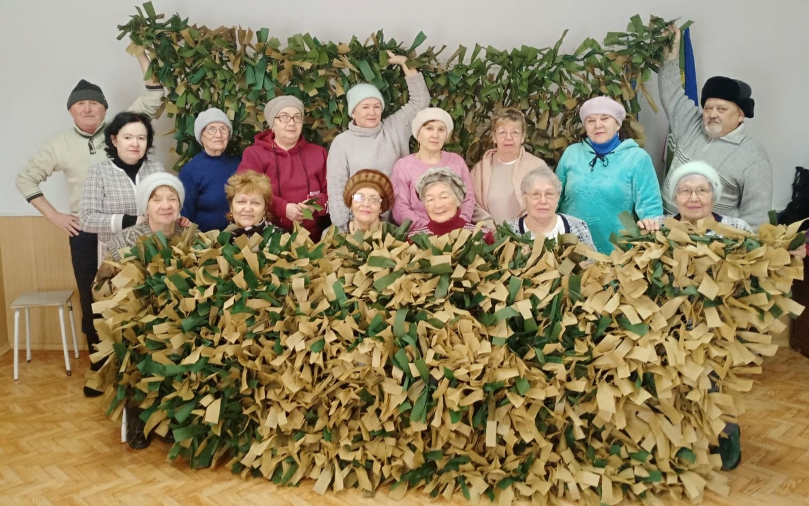 Участники клуба «Общение» при Новокабановской библиотеке помогают участникам СВО