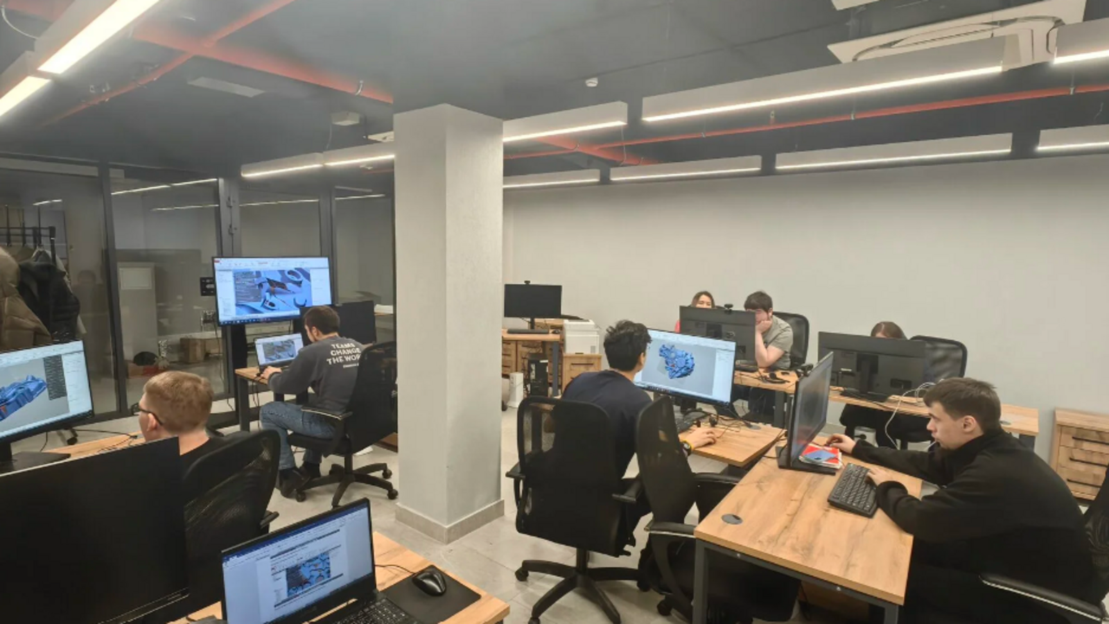 В кампусе запустили курсы для инженеров и школьников