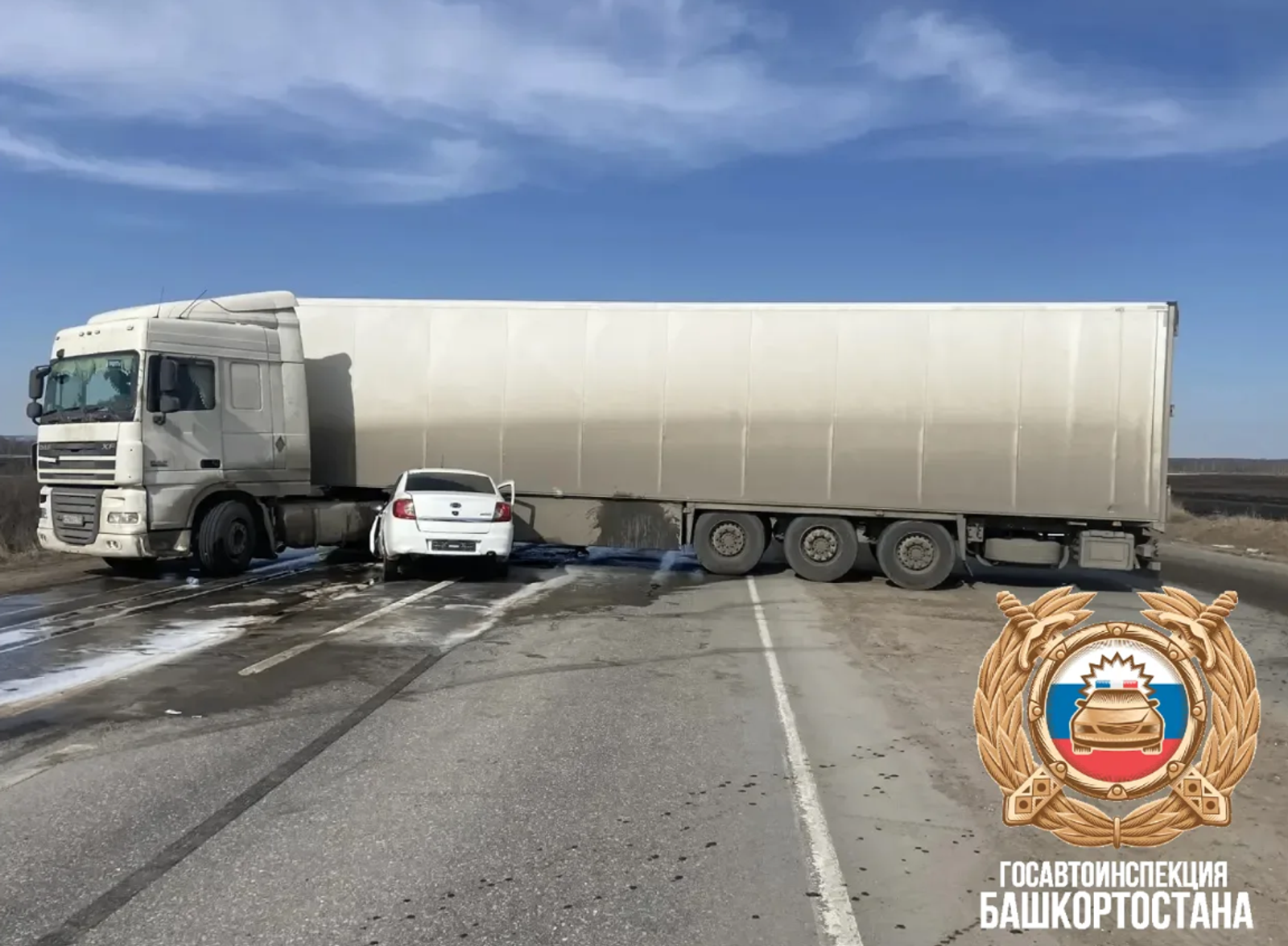 В Башкирии в ДТП с фурой пострадали три человека