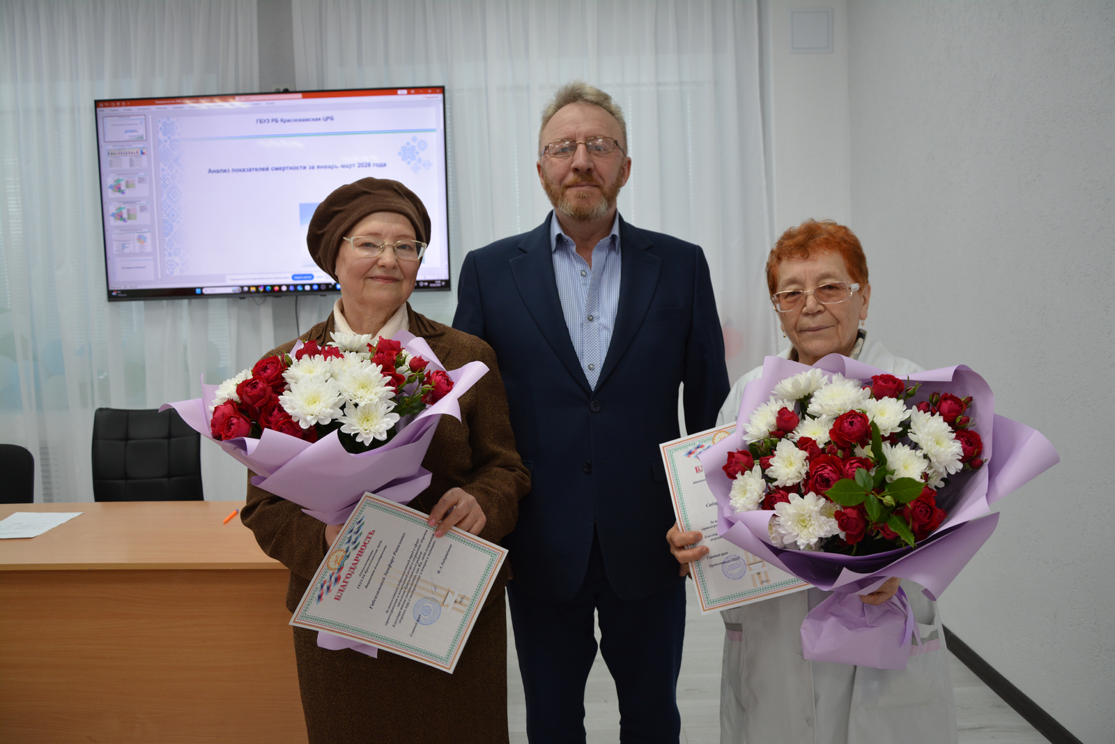 В Краснокамской больнице врачей-ветеранов проводили на заслуженный отдых