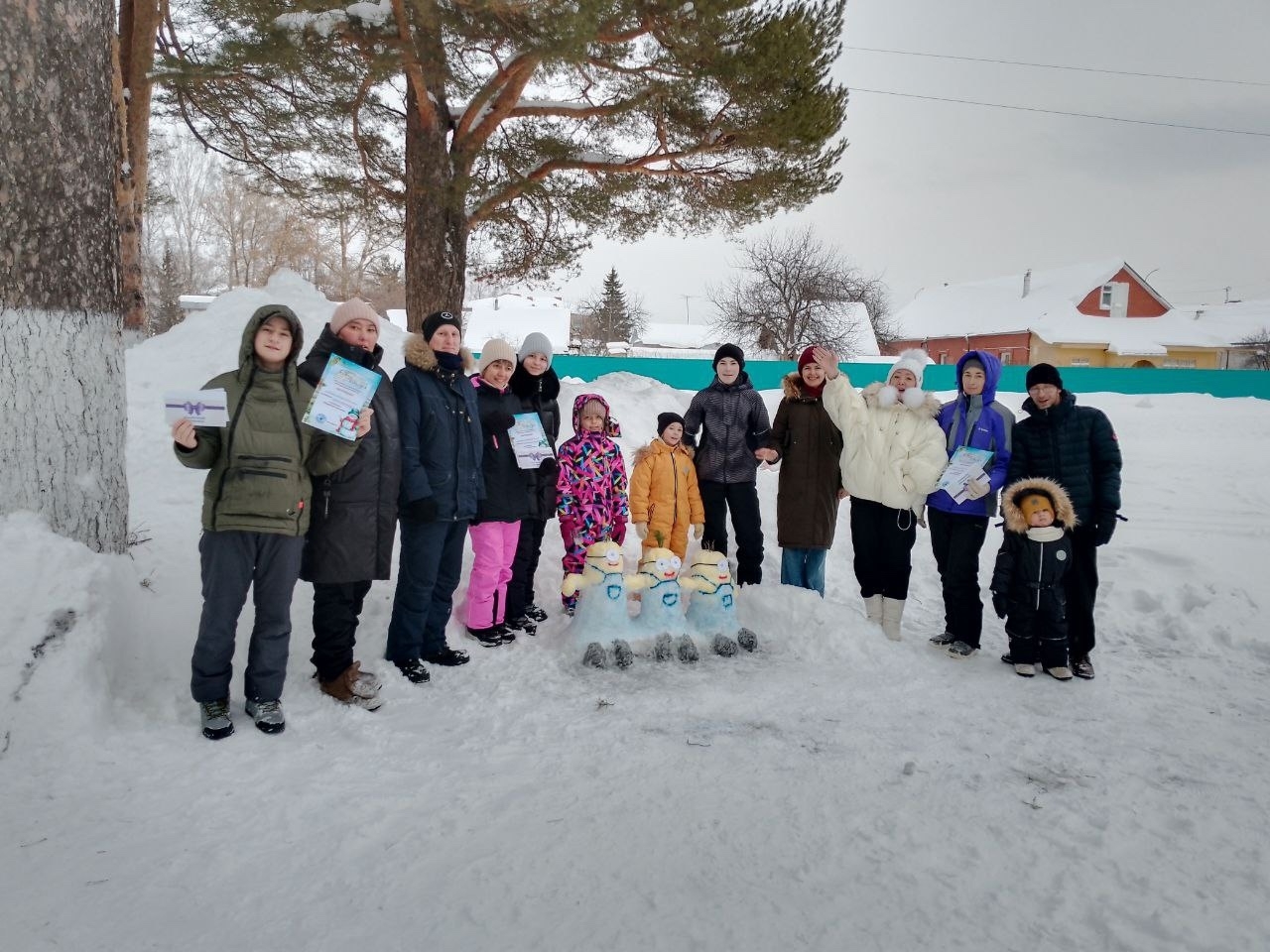В районе состоялся конкурс "Семейный снеговик"