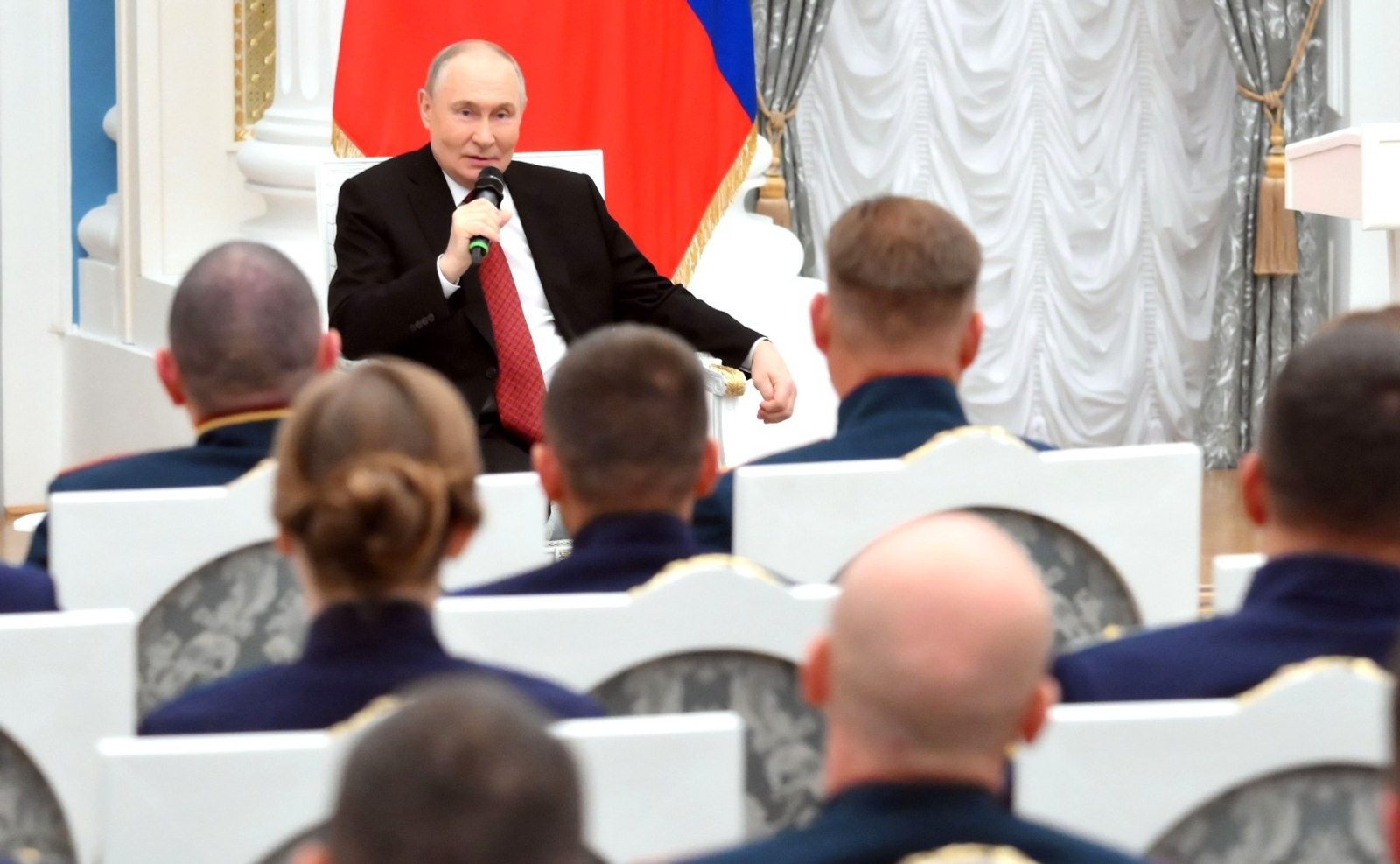 Владимир Путин встретился с участниками программы «Время героев»