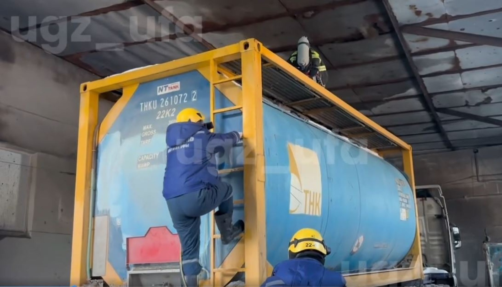 В Башкирии мужчина упал в цистерну и отравился неизвестным веществом