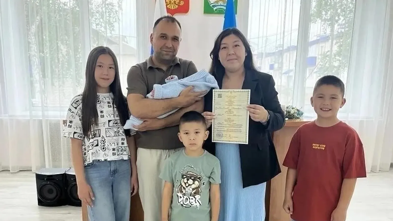 Многодетная семья из Башкирии получила первый документ четвертого ребенка