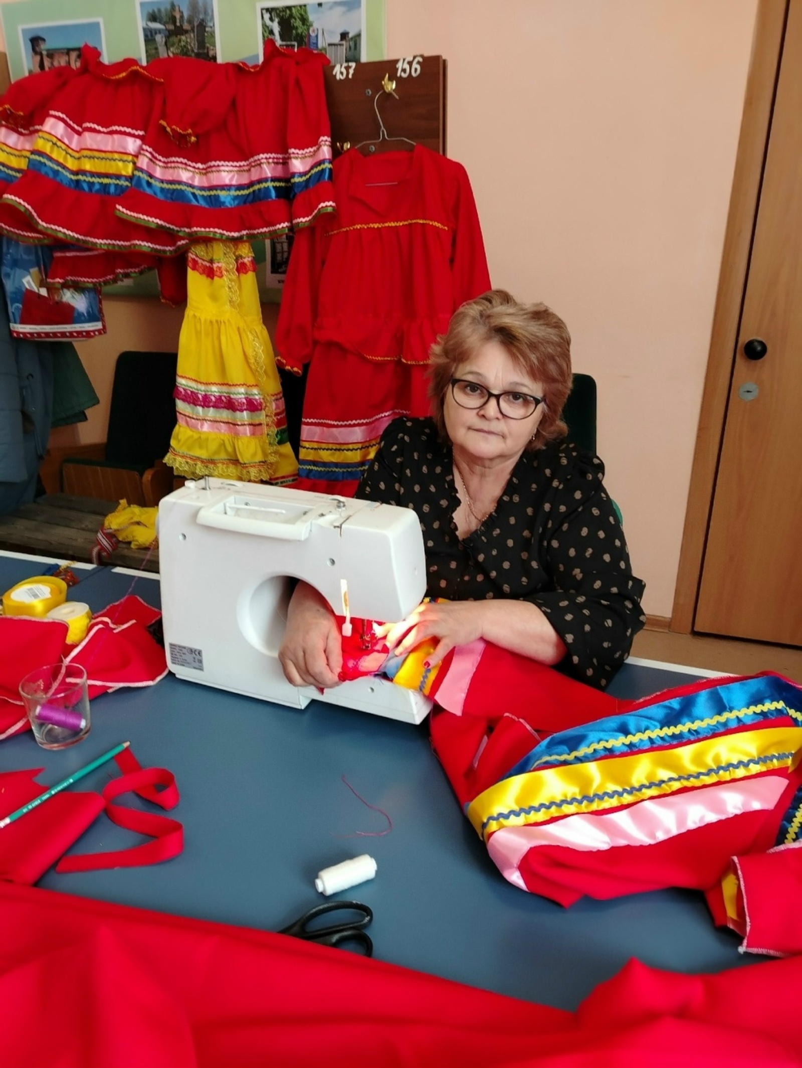 Для танцевального ансамбля  «Яндар памаш» шьют новые сценические костюмы