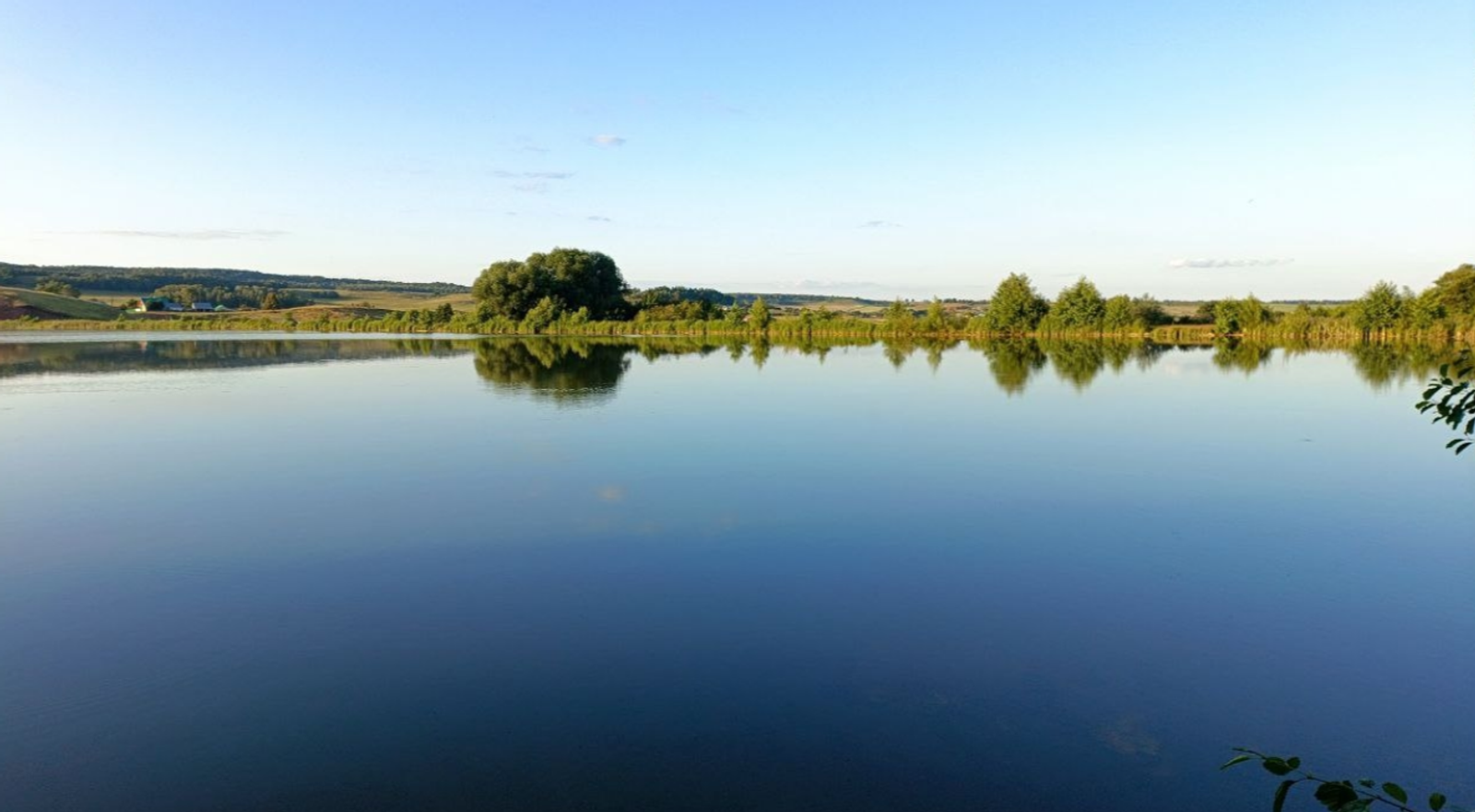 Рыбалка в апреле 2026: какая рыба лучше клюет и на что