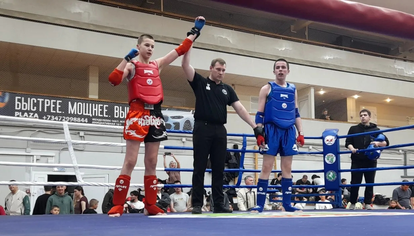 Краснокамец одержал две победы в турнире по муайтай