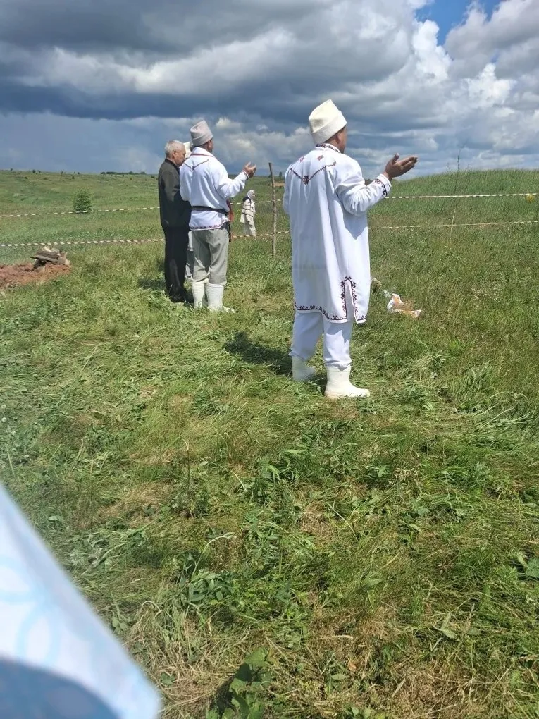 Верующие возле деревни Енактаево провели марийские моления