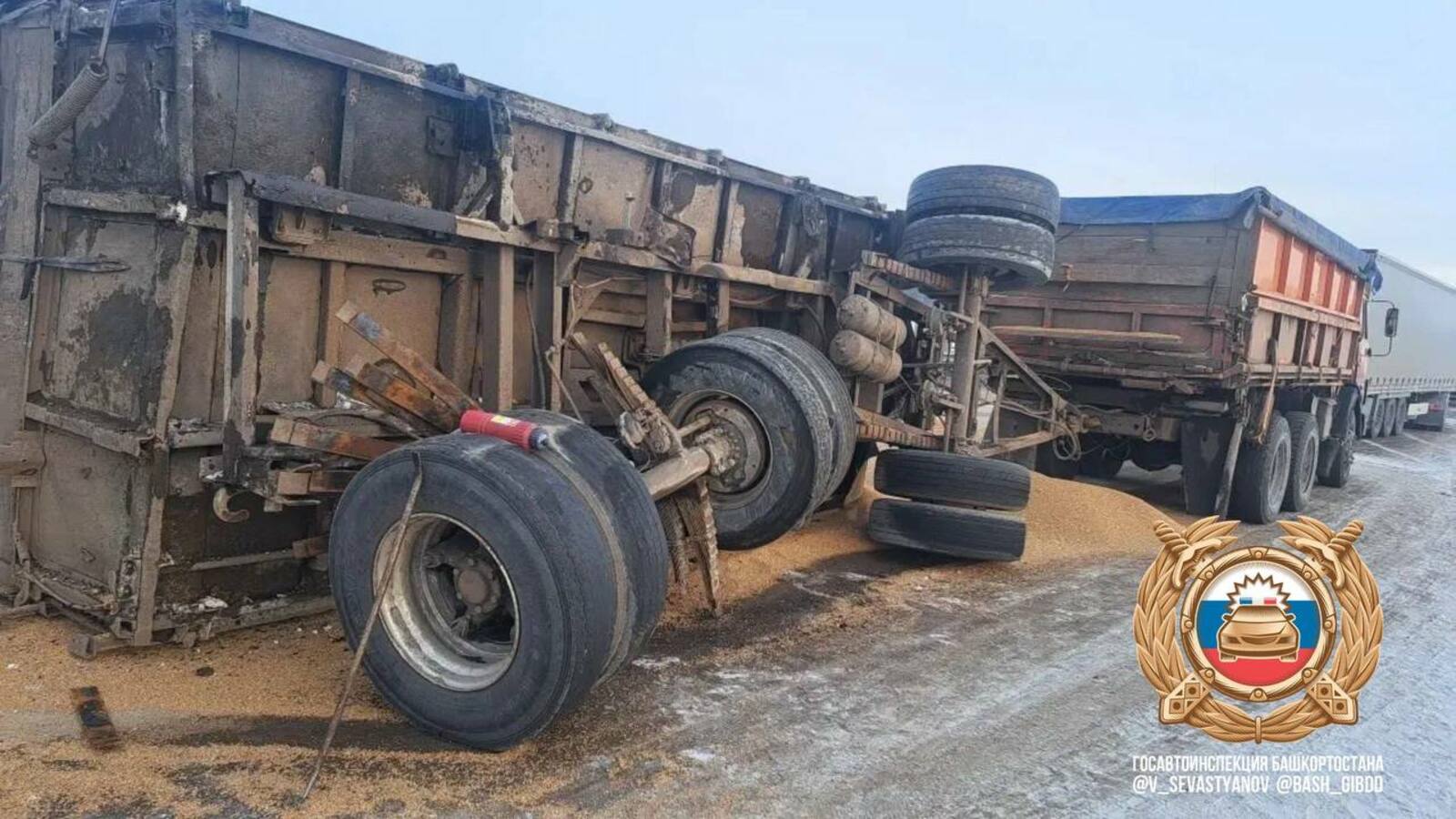 В Кушнаренковском районе Башкирии в ДТП с двумя КамАЗами погиб водитель