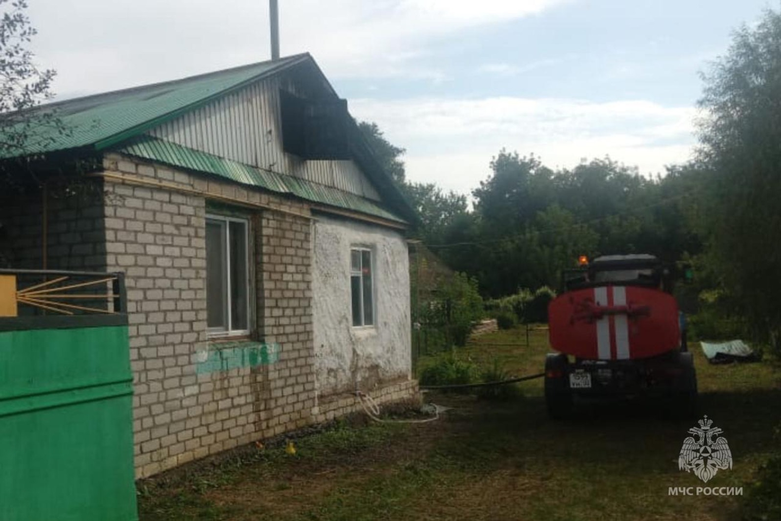 Житель Башкирии получил ожоги, пытаясь потушить горящий дом