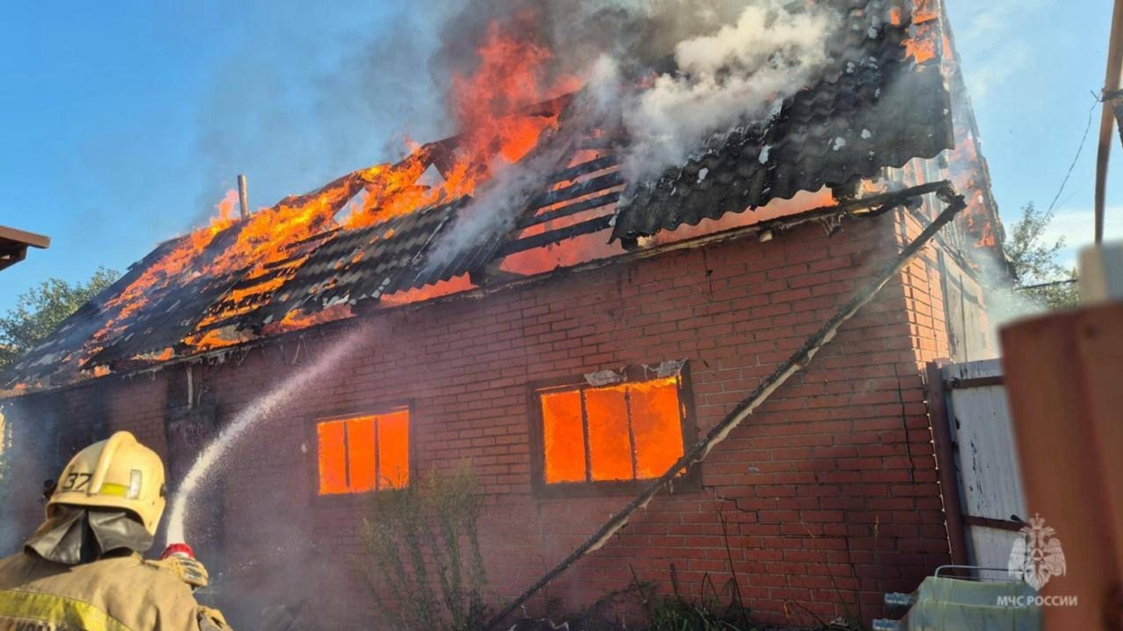 В Башкирии сгорели баня и гараж