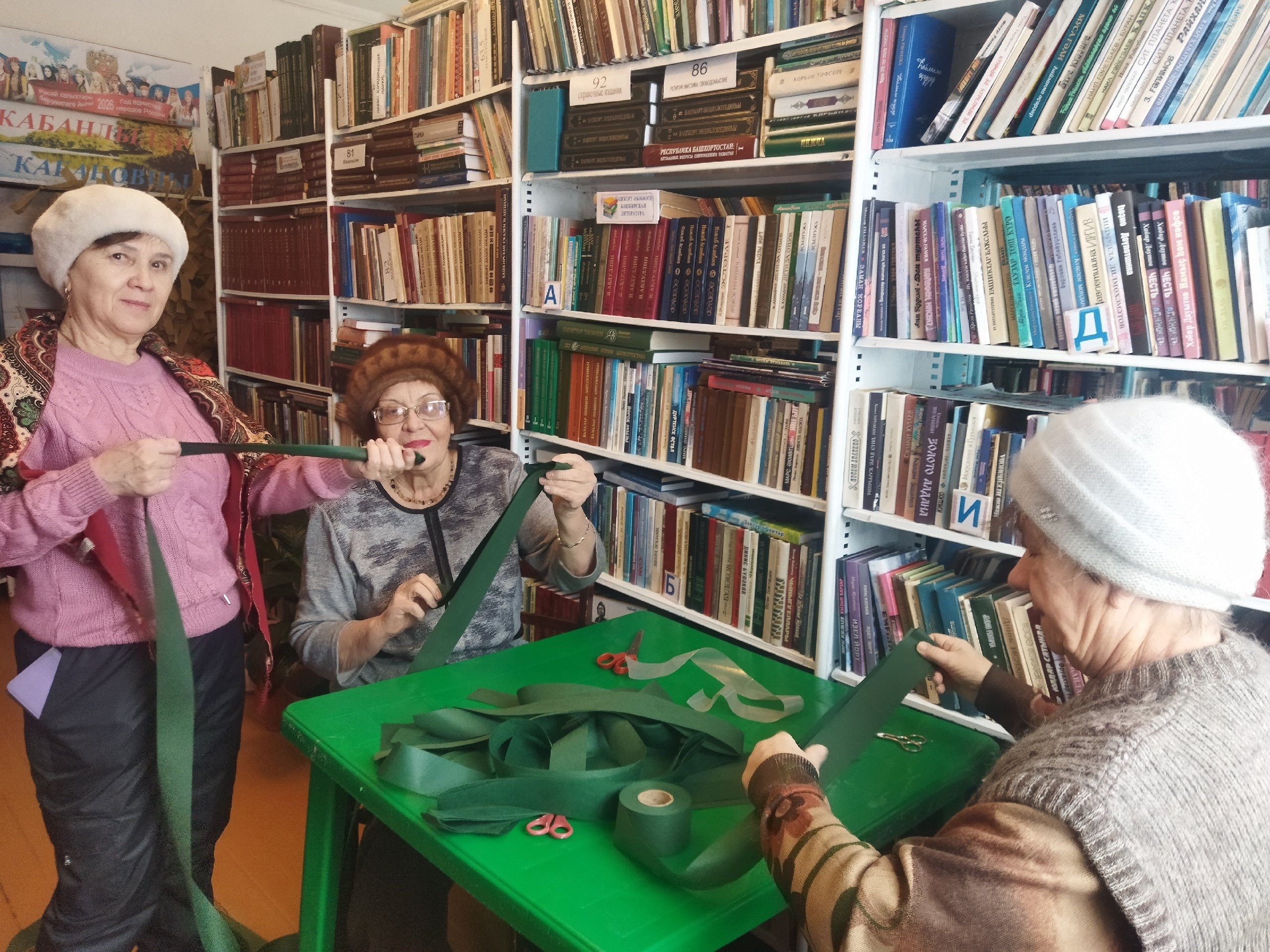 Участники клуба «Общение» при Новокабановской библиотеке помогают участникам СВО