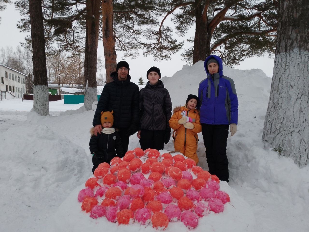 В районе состоялся конкурс "Семейный снеговик"