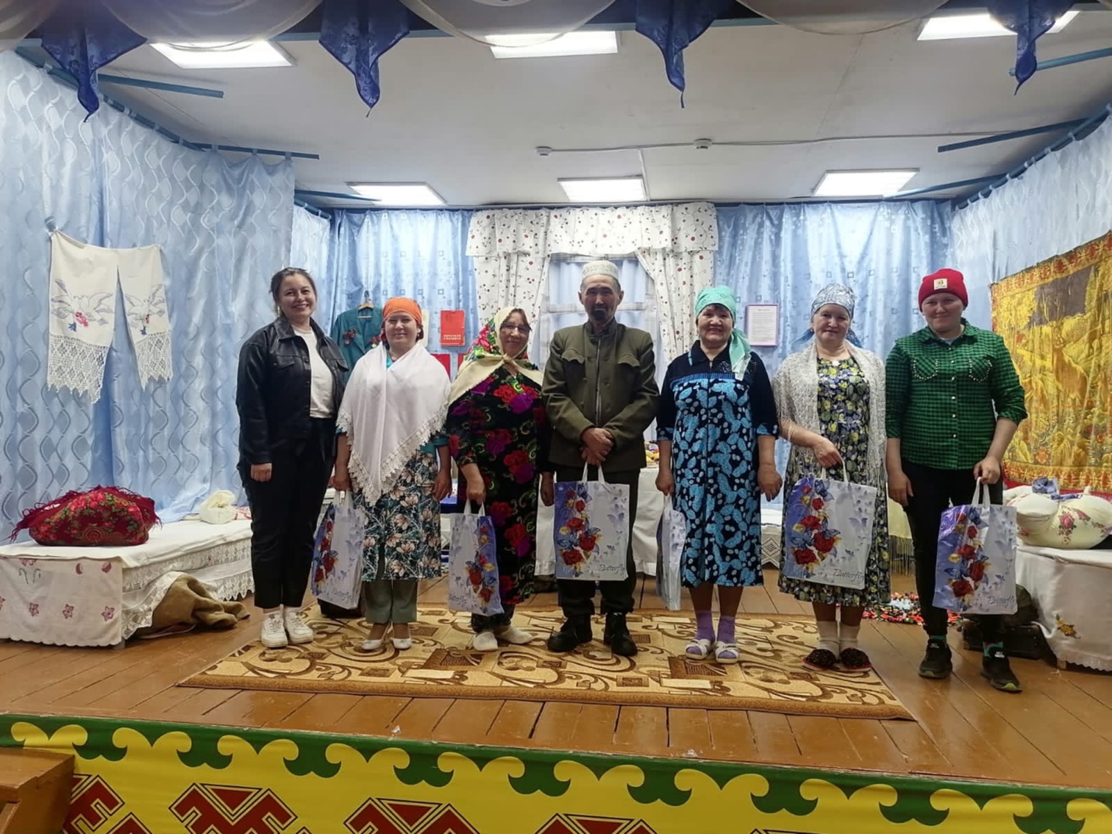 Самодеятельные артисты Новоянзигитовского дома культуры порадовали зрителей спектаклем