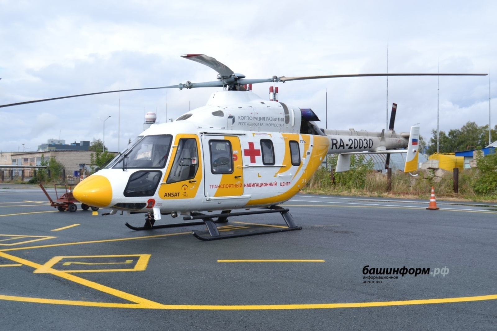 Новорождённого с редким заболеванием доставили спецбортом из Уфы в Москву