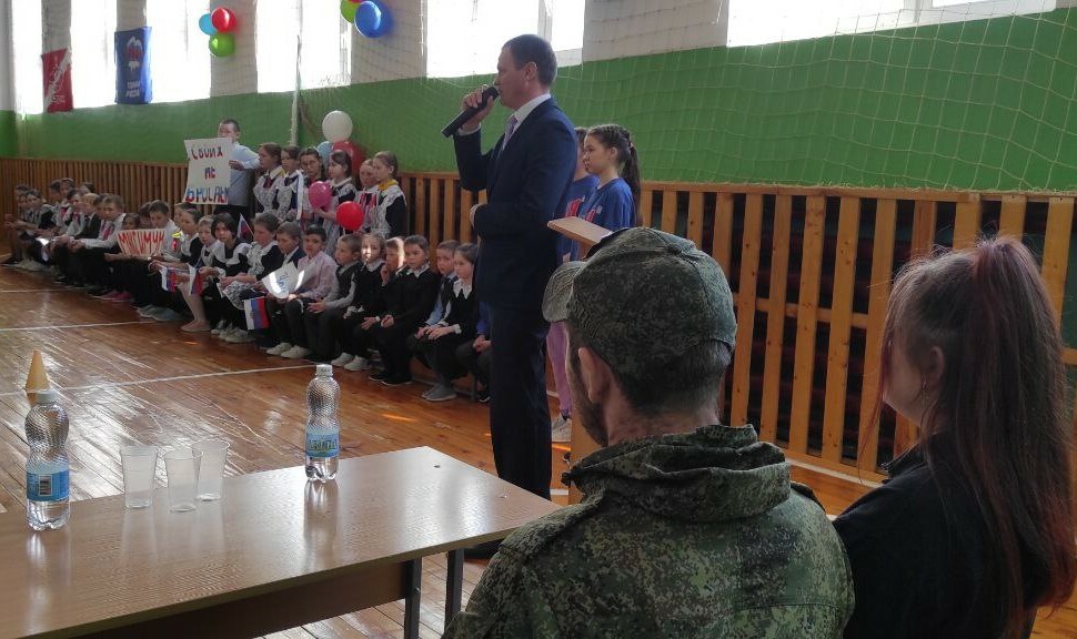 Участник спецоперации посетил родную Новобуринскую школу