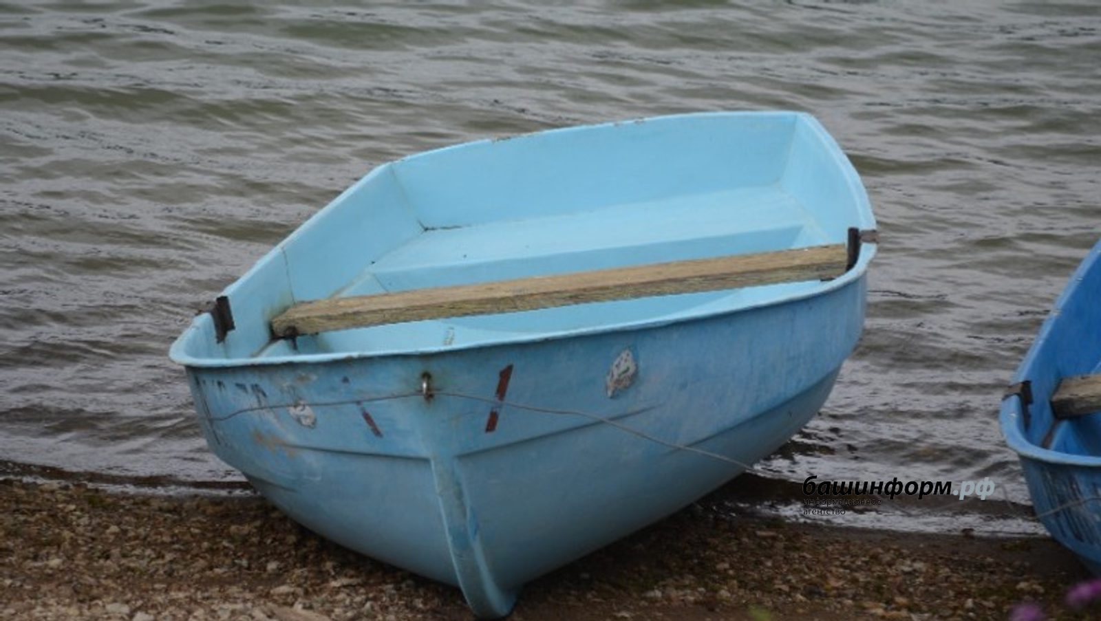 В Башкирии потерялись уплывшие на лодке пятеро человек