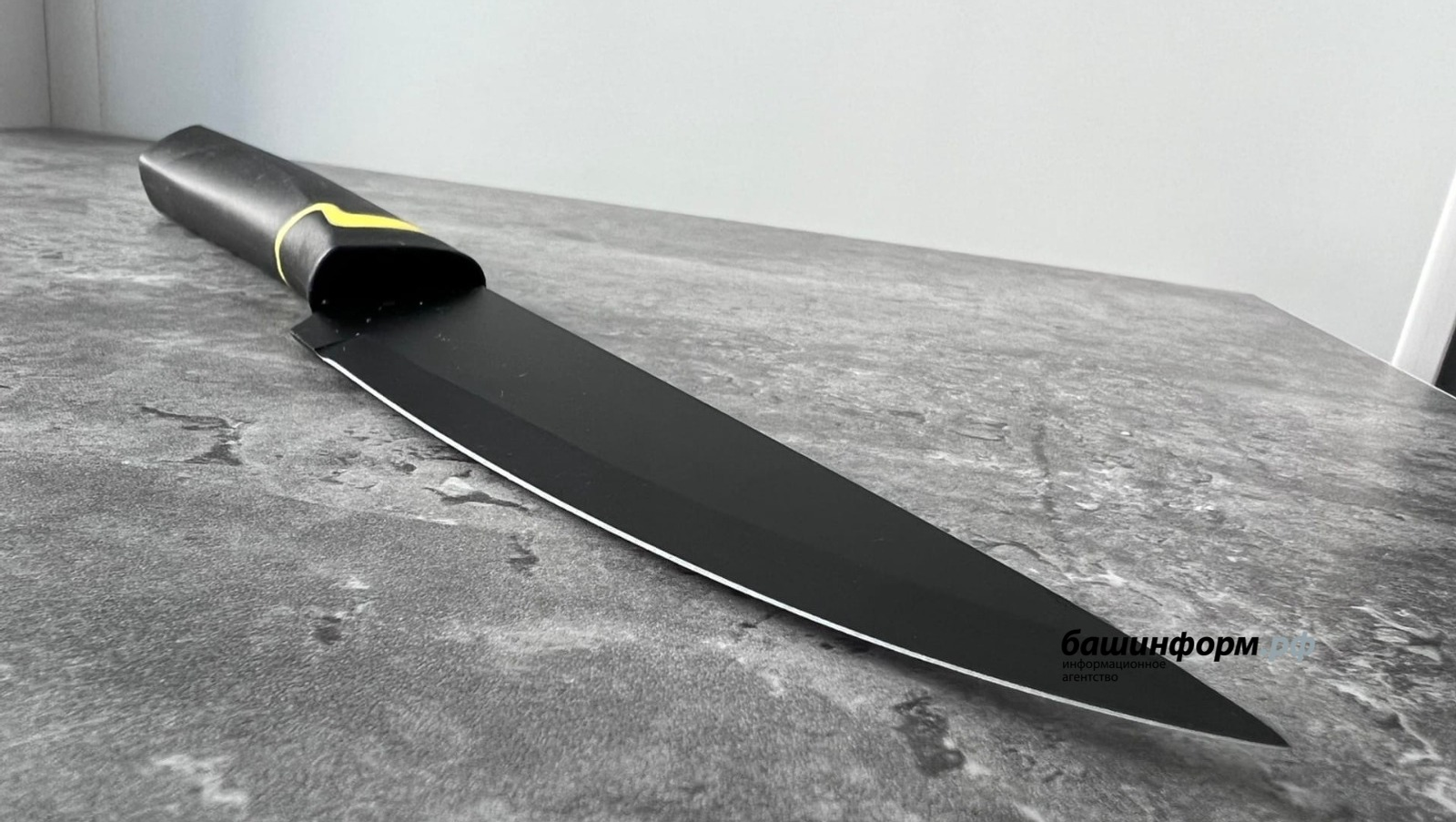 В Башкирии нетрезвый пенсионер набросился с ножом на свою знакомую