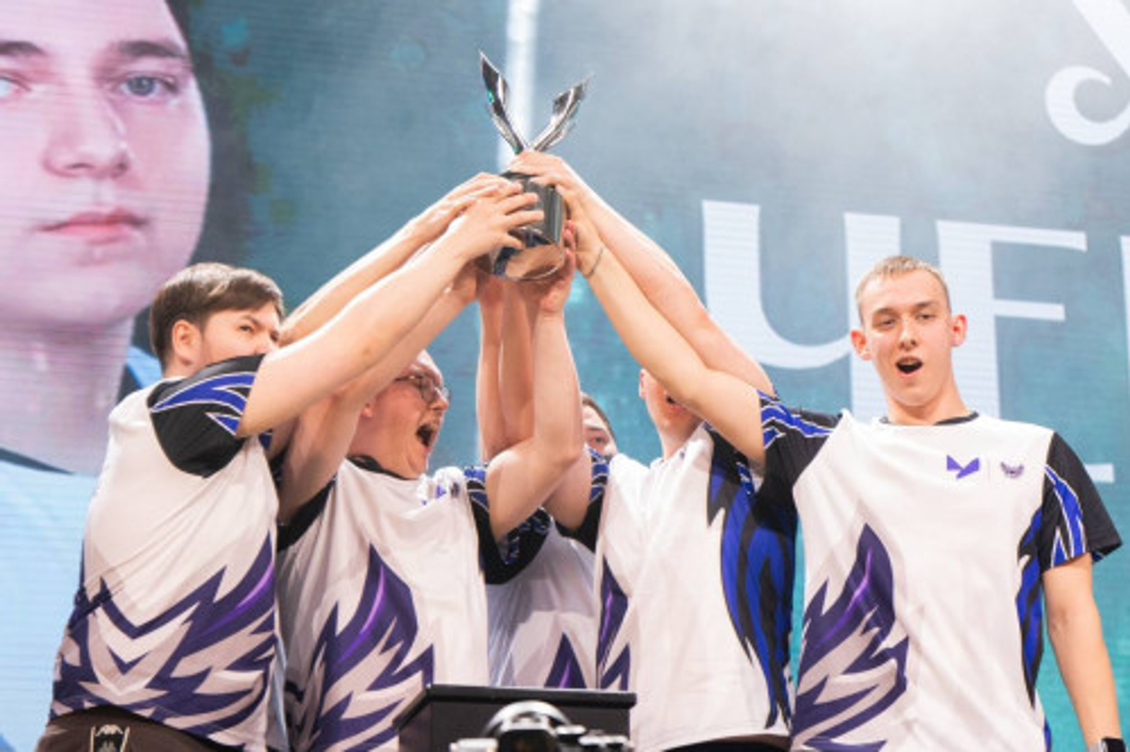 Чемпион Национальной студенческой лиги киберспорта