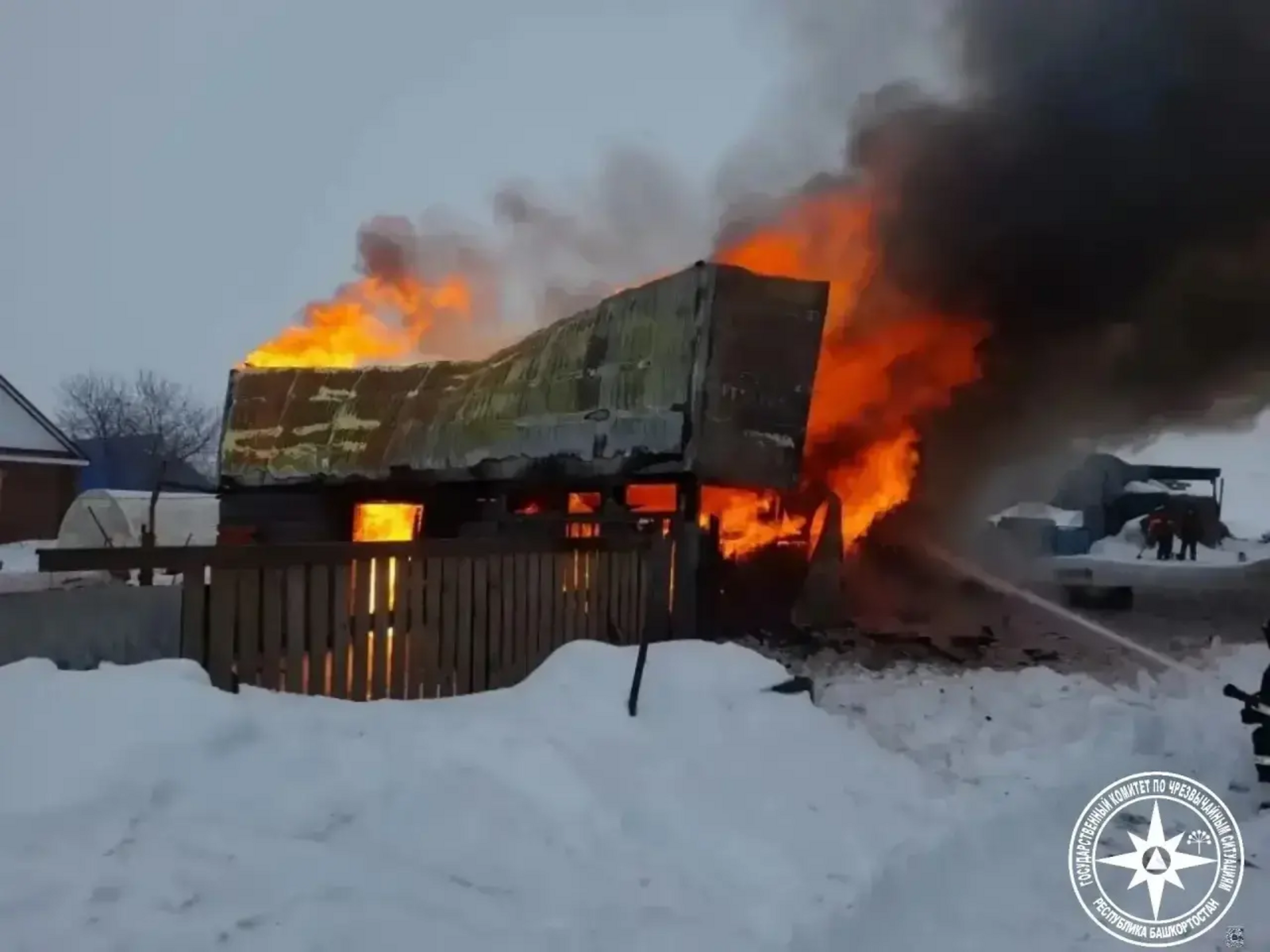 Из-за пожара в сарае пострадал пожилой житель Башкирии