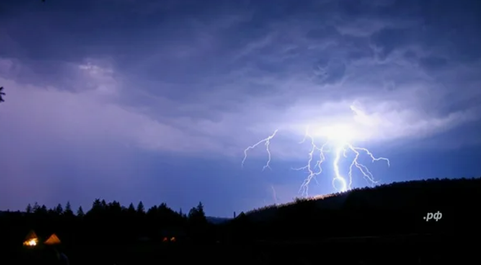 Сильная магнитная буря обрушится на Землю