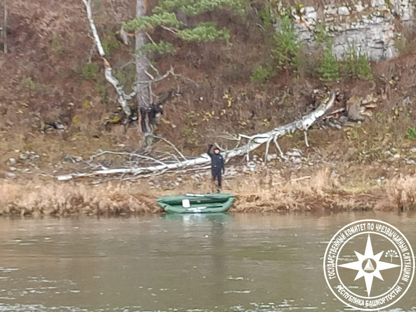 В Башкирии спасатели помогли рыбаку на неисправной лодке