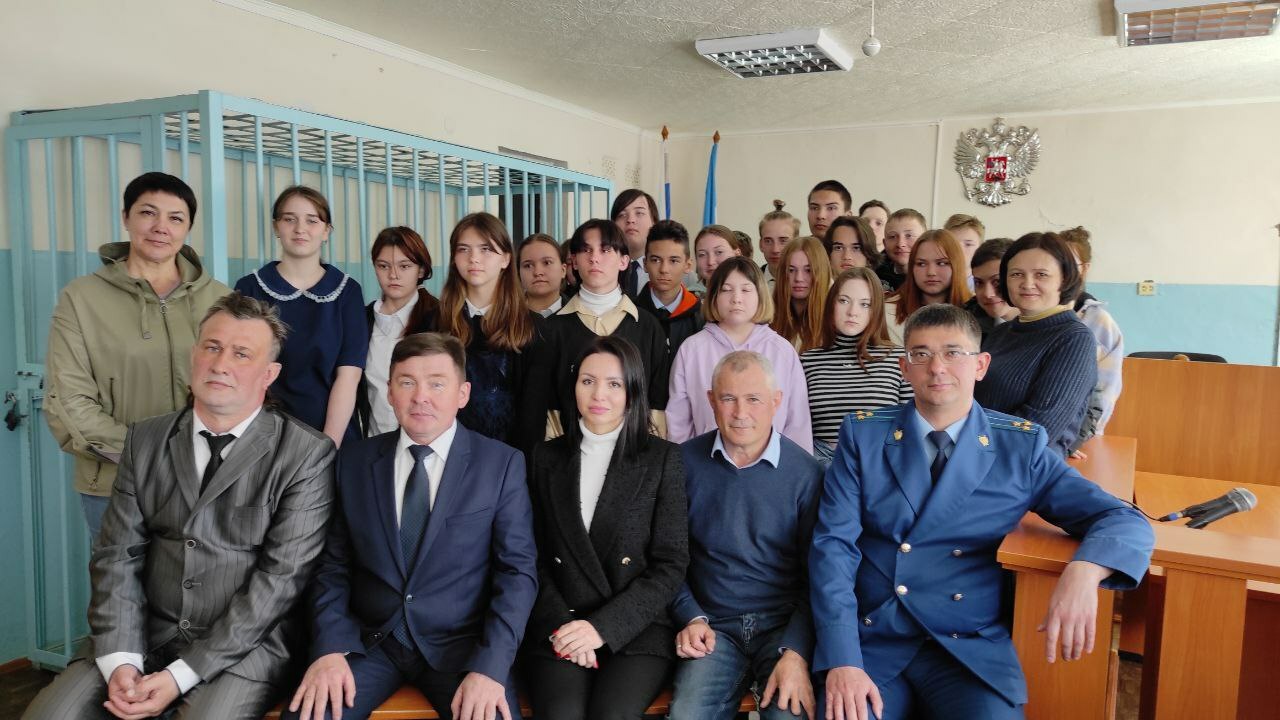 Николо-Берёзовские восьмиклассники побывали на экскурсии в суде