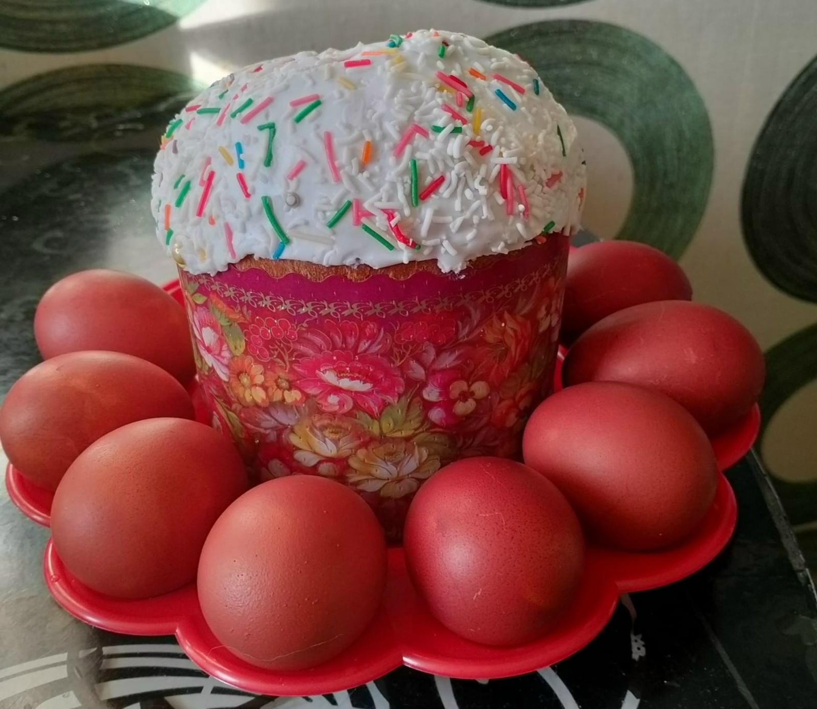 Уфимская епархия осудила наклейки на пасхальных яйцах